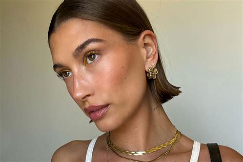 hailey bieber skims earrings.